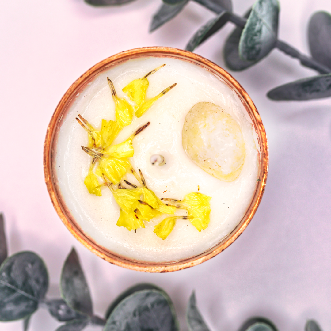 Vela de cera de soya orgánica en oferta con aroma a vainilla con cuarzos naturales en vaso de cobre